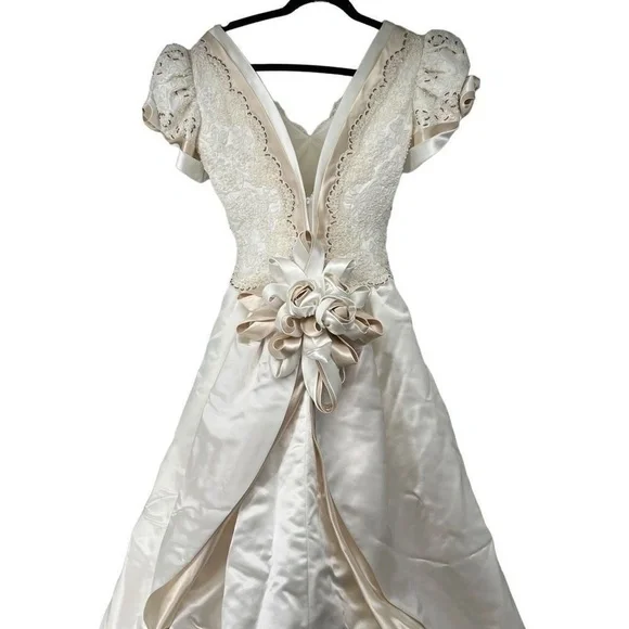 Vintage Mon Cheri White Brown Beaded Pearl Bow Sleeve Detail Satin Ballgown Wedd